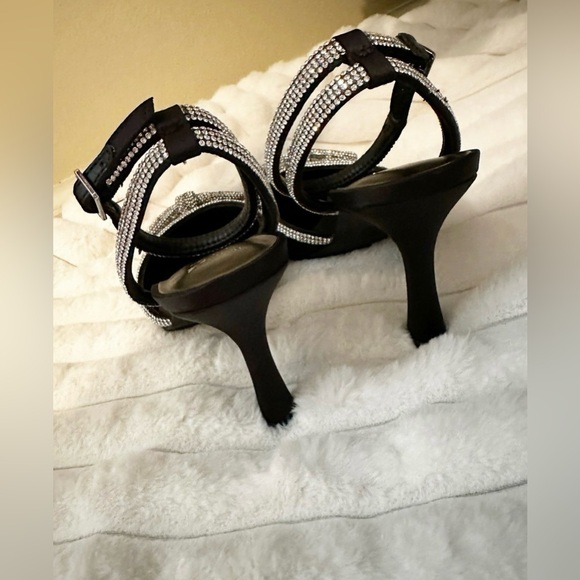 High heels - Picture 2 of 2